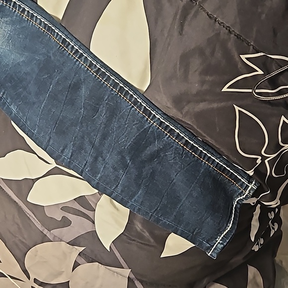 A pair of Size 27 Rock Revival skinny jeans - Picture 8 of 14